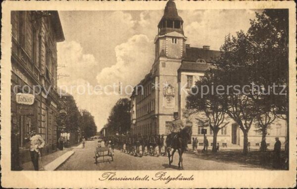 Theresienstadt Tschechien Postgebaeude Pferd Soldaten