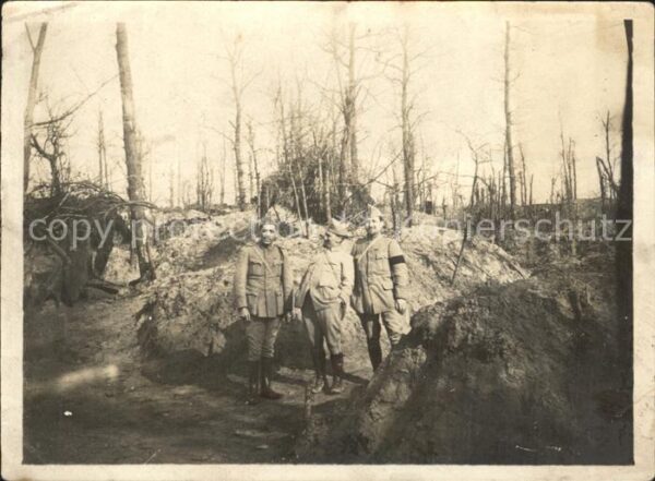 Frankreich WK1  Gruppenfoto Schuetzengraben
