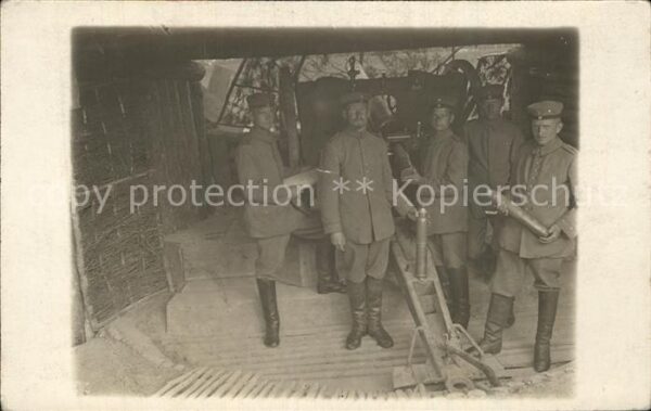 Militaria Geschuetze Soldaten  Kanone bomben WK1