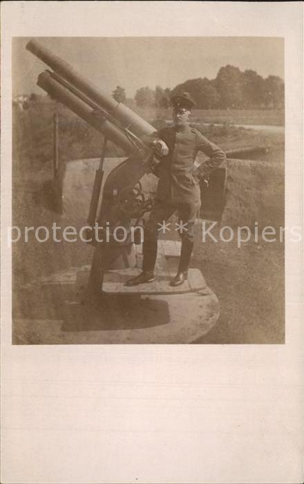 Militaria Geschuetze WK1 soldat mit Geschuetz