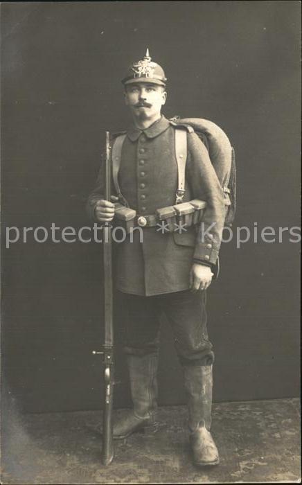 Militaria WK1 Portrait Gewehr Slahlhelm