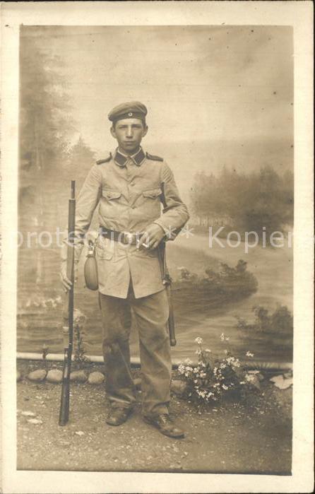 Militaria Jugend soldat mit Gewehr WK1