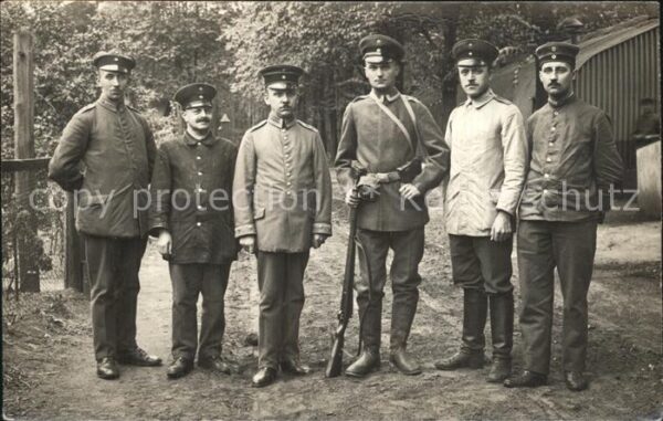 Militaria WK1 Gruppenfoto Offiziere soldaten Gewehr