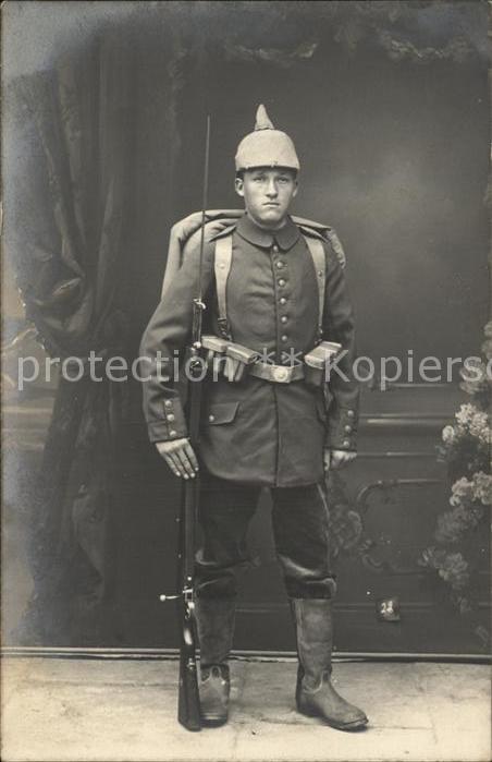 Militaria WK1 Soldat mit Bajonett