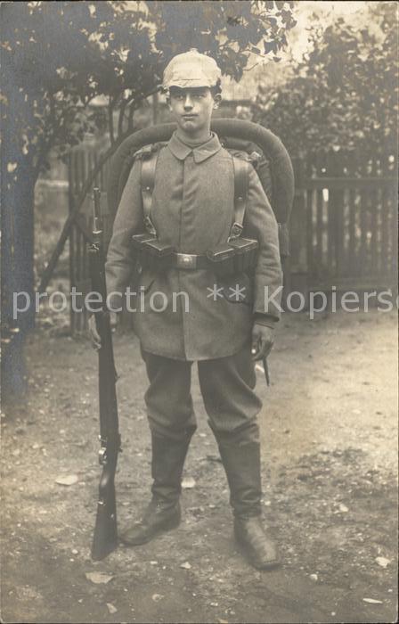 Militaria Jugend Soldat mit Gewehr