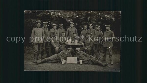 Militaria WK1 Gruppenfoto Soldaten Landwehr Bierkrug