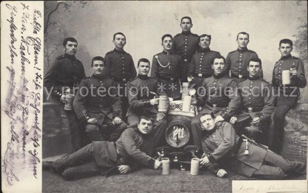 Militaria Deutschland Augsburg Bierkrug Gruppenfoto Achselband