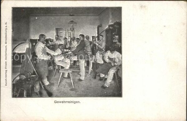 Militaria Soldatenleben Gewehrreinigen WK1