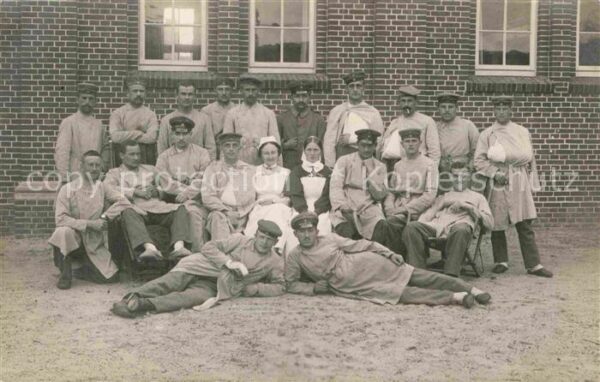 Militaria Lazarett WK1 Gruppenfoto Kriegsverwundete