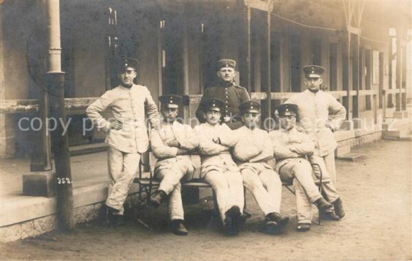 Militaria Deutschland WK1 Koenigsbrueck Kaserne Foto Uniformen