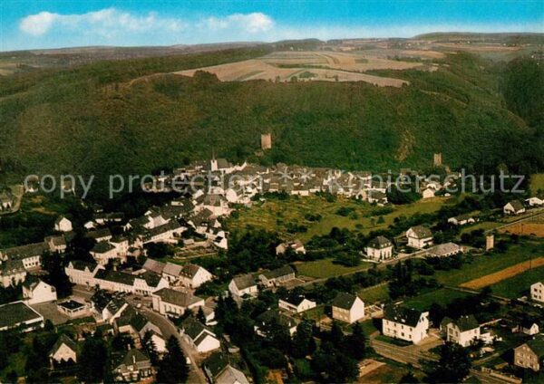 Manderscheid Eifel mit Oberburg und Niederburg Fliegeraufnahme