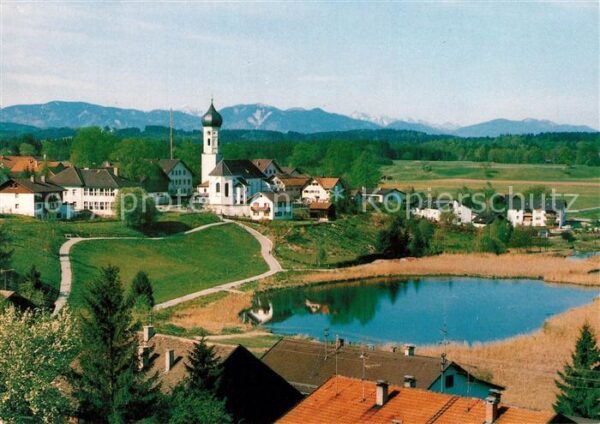 Iffeldorf Schlossanger mit Dorfkirche