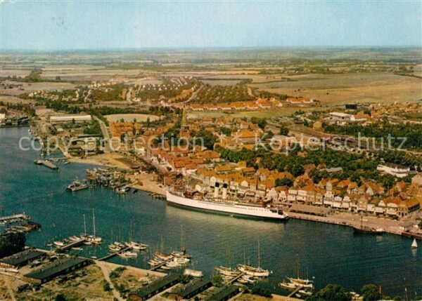 Travemuende Ostseebad Fliegeraufnahme Hafne
