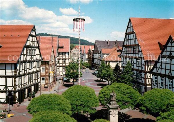 Hofgeismar Marktplatz Fachwerkhaeuser Maibaum Denkmal