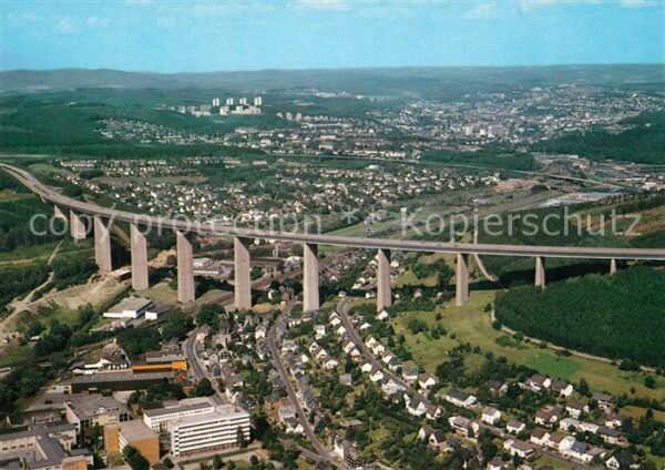 Eiserfeld Siegtalbruecke BAB 45 mit Blick auf Siegen Fliegeraufnahme