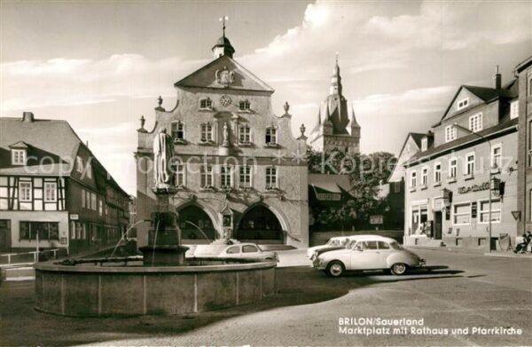 Brilon Marktplatz Brunnen Rathaus Pfarrkirche