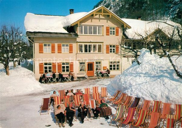 Spielmannsau Berggasthof in der Wintersonne