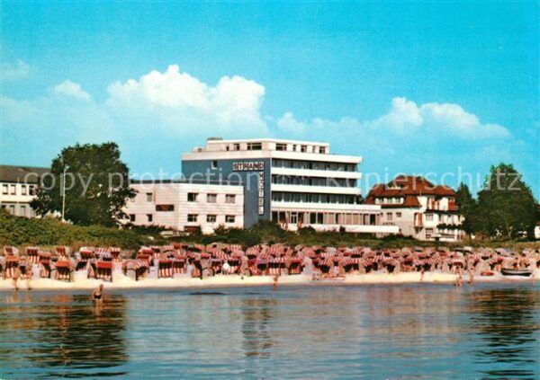 Scharbeutz Ostseebad Strandhotel Moeding Strand Ansicht vom Meer aus