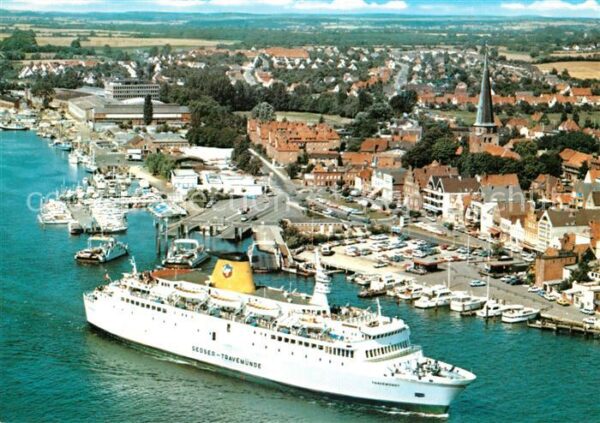 Travemuende Ostseebad Fliegeraufnahme Dampfer Gedser-Travemuende