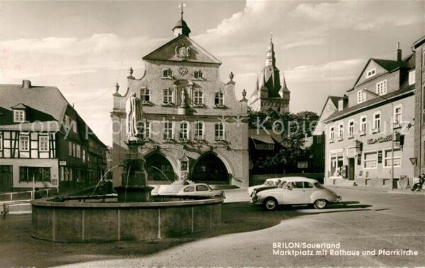 Brilon Marktplatz mit Rathaus und Pfarrkirche