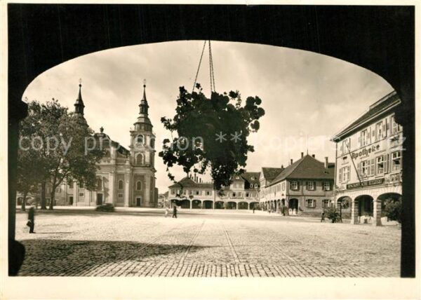 Ludwigsburg Wuerttemberg Marktplatz mit Stadtkirche