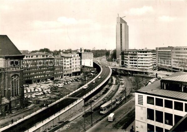 Duesseldorf Hochstrasse Thyssenhaus Strassenbahn