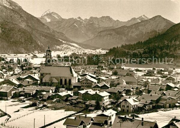 Mittenwald Bayern mit Tiroler Bergen