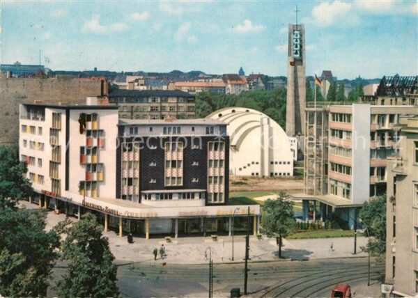 Charlottenburg Neue Kantstr Ignatiushaus mit St Canisius Kirche und Weskam Haus