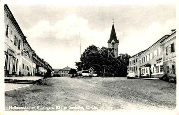 Hellmonsoedt Strassenpartie Kirchturm