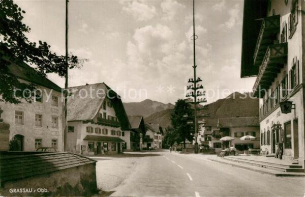 Grassau Chiemgau Dorfplatz mit Hotel Zur Post