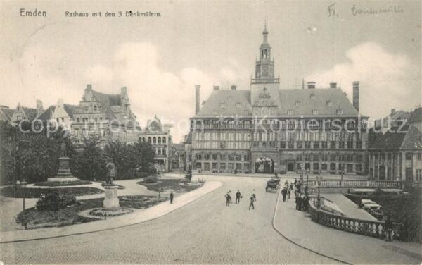 Emden Ostfriesland Rathaus mit den 3 Denkmaelern