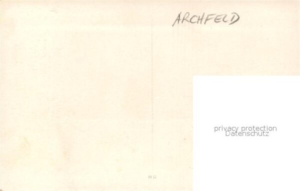 Archfeld Schulgebaeude Maedchengruppe – Bild 2