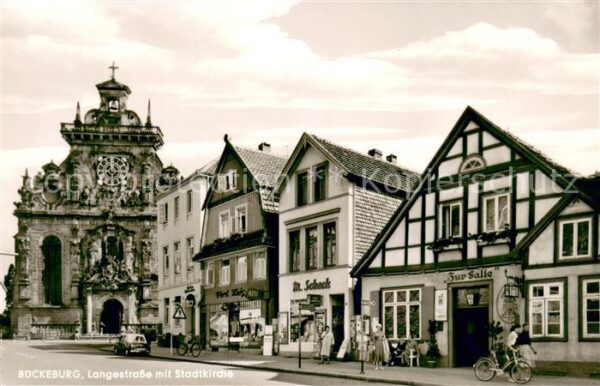 Bueckeburg Langestrasse mit Stadtkirche