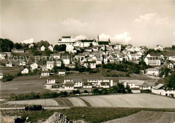 Fuerstenstein Niederbayern Panorama Blick zum Schloss
