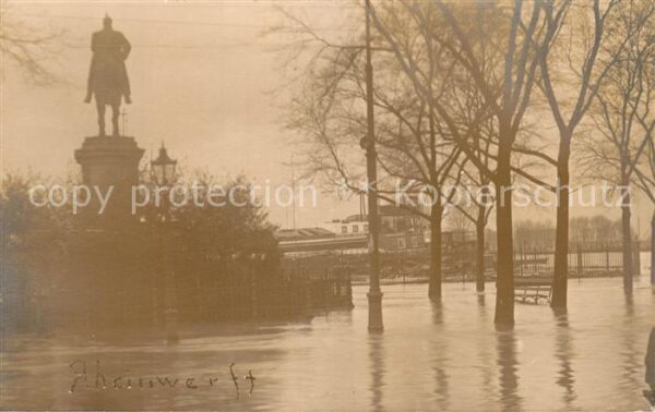 Muelheim Rhein Rheinwerft beim Hochwasser 1919