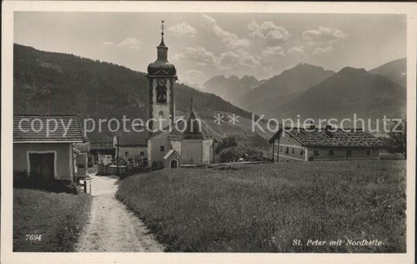St Peter Ellboegen Partie an der Kirche Nordkette