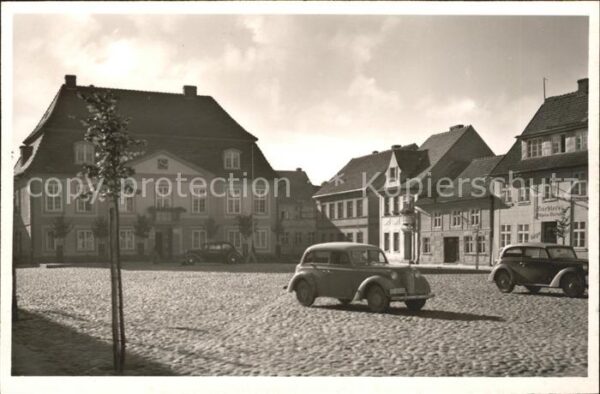 Loitz Vorpommern Marktplatz Rathaus Autos