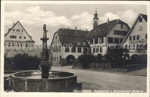 Freudenstadt Realschule und Schwarzwaldmuseum Brunnen