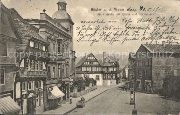 Hoexter Weser Marktstrasse mit Kirche und Dechaney