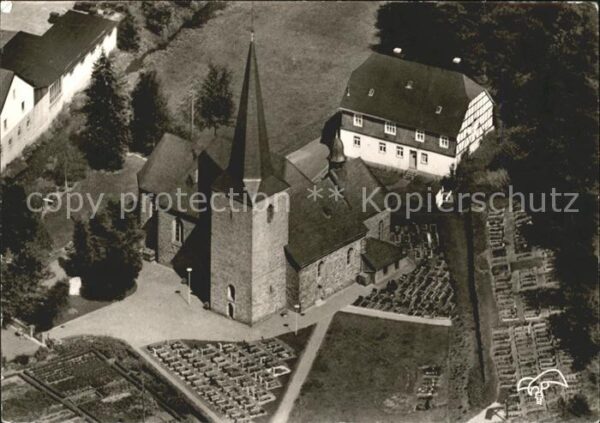 Kirchveischede Pfarrkirche St. Servatius Fliegeraufnahme
