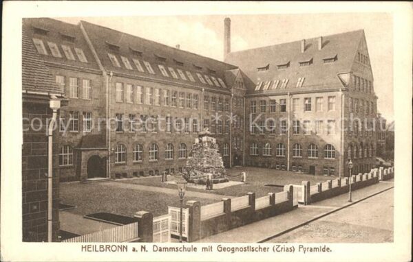 Heilbronn Neckar Dammschule mit Geognostischer Pyramide