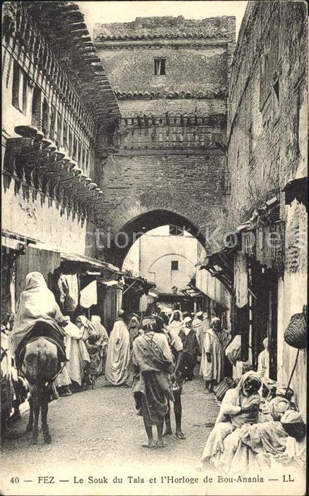 Fes Fez Maroc Souk du Tala Horloge de Bou Anania