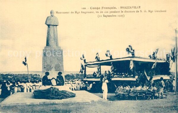 Brazzaville Monument de Mgr Augouard vu dos pendant le discours de SG Mgr Guicha