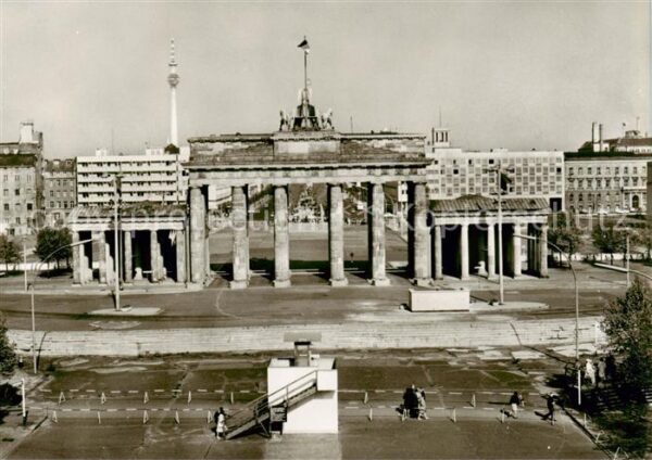 Politik Politics Politique Berlin Sperrmauer Brandenburger Tor