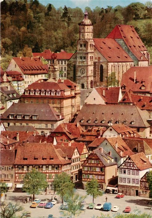 Schwaebisch Hall Mittelalterlicher Stadtkern Haalplatz Rathaus Michaelskirche