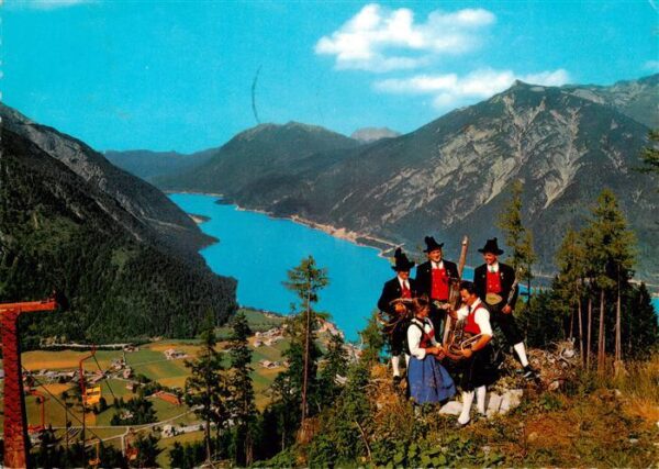 Maurach Achensee TiroL AT Trachten aus Tirol Blick auf Pertisau am Achensee