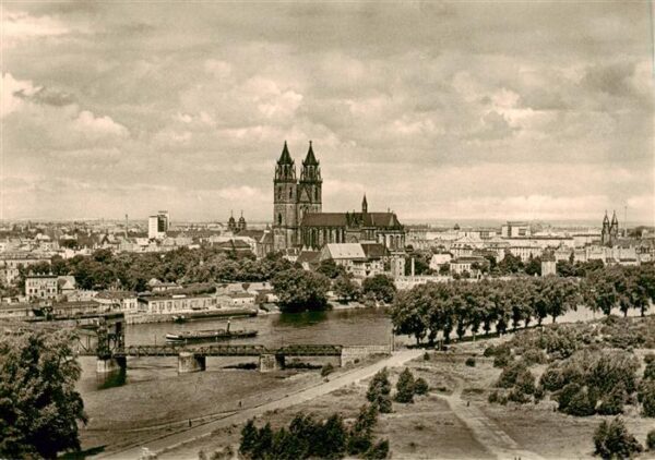 Magdeburg Stadtpanorama mit Blick zum Dom