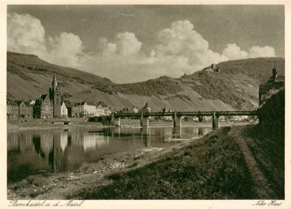 Bernkastel-Kues Berncastel Moselpartie mit Bruecke