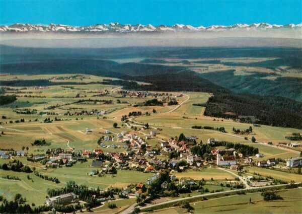 Hoechenschwand Fliegeraufnahme mit Schweizer Alpenkette