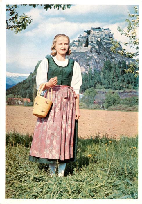 Hochosterwitz Burg Kaernten AT Mittelkaerntner Dirndl